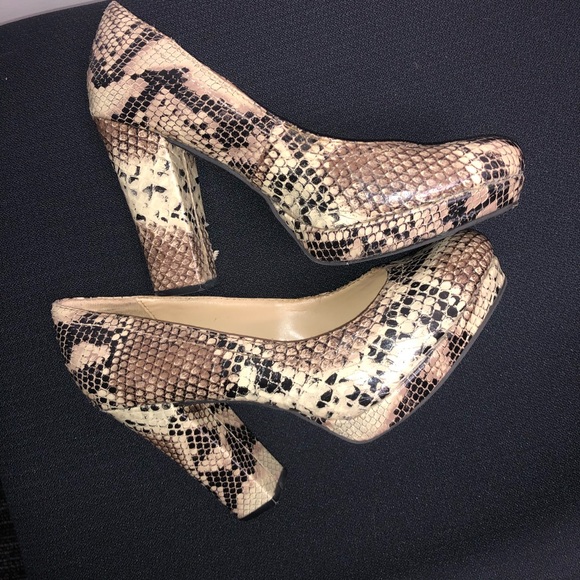 Kenneth Cole Reaction block heels size 8 - Picture 8 of 8